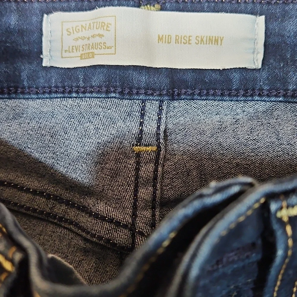 👖Signature by Levi Strauss Dark Blue Distressed Skinny Jeans